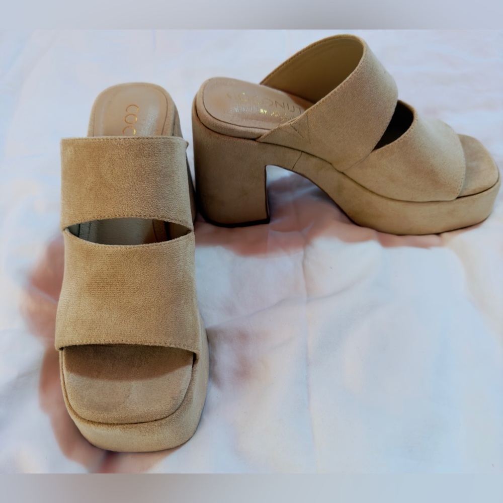 Coconuts by Matisse the “Marissa” - size 9 M- fabric, platform shoe.